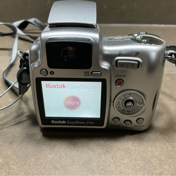 Kodak Easyshare Z710 7.1 MP Digital Camera - Picture 10 of 14